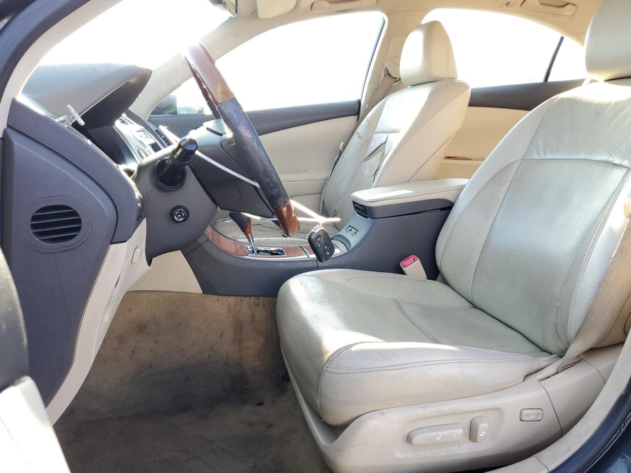 2010 Lexus ES - Image 7