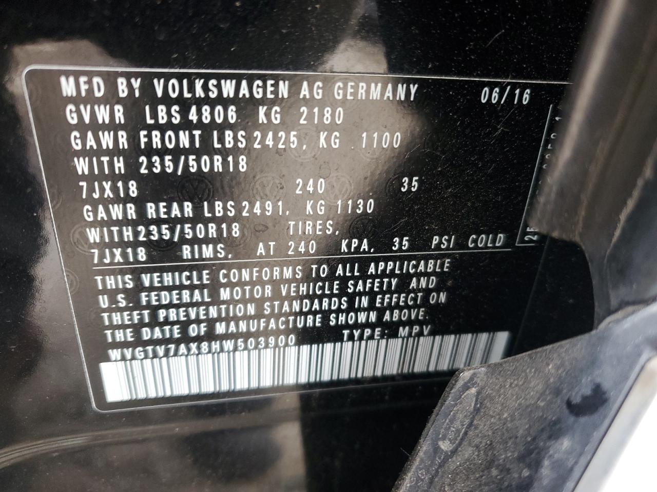 2017 Volkswagen Tiguan - Image 13