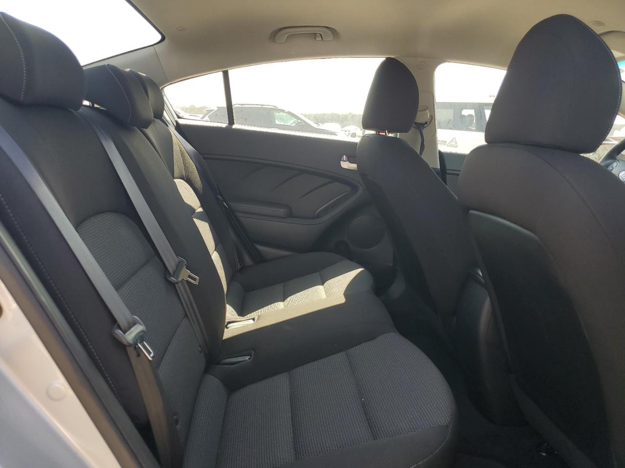 2017 Kia Forte - Image 10