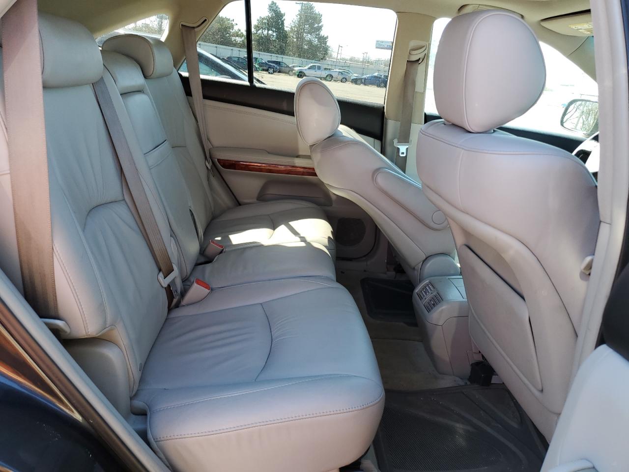 2005 Lexus RX - Image 11