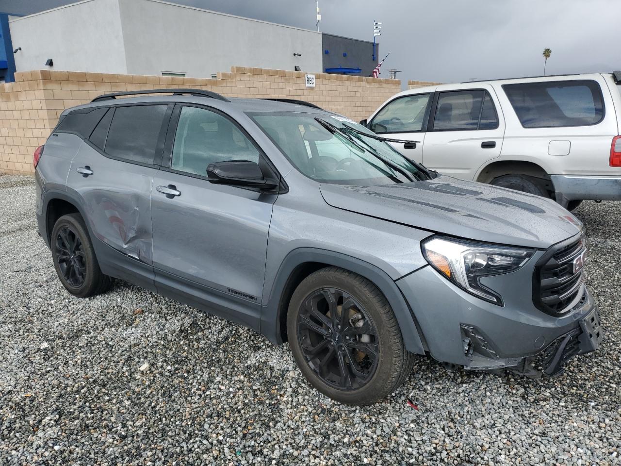 2021 GMC Terrain - Image 4