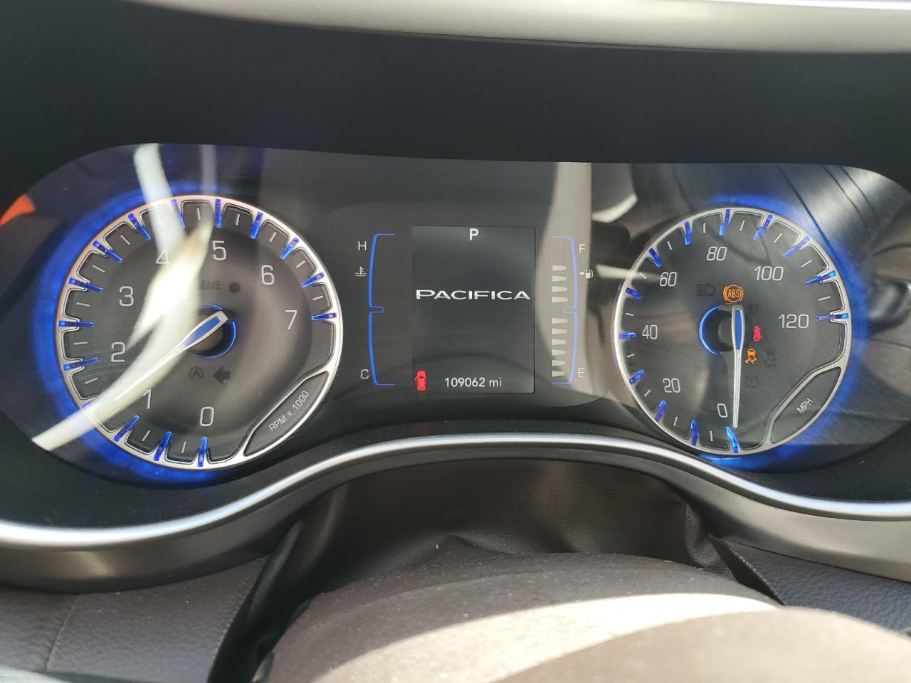 2018 Chrysler Pacifica - Image 9