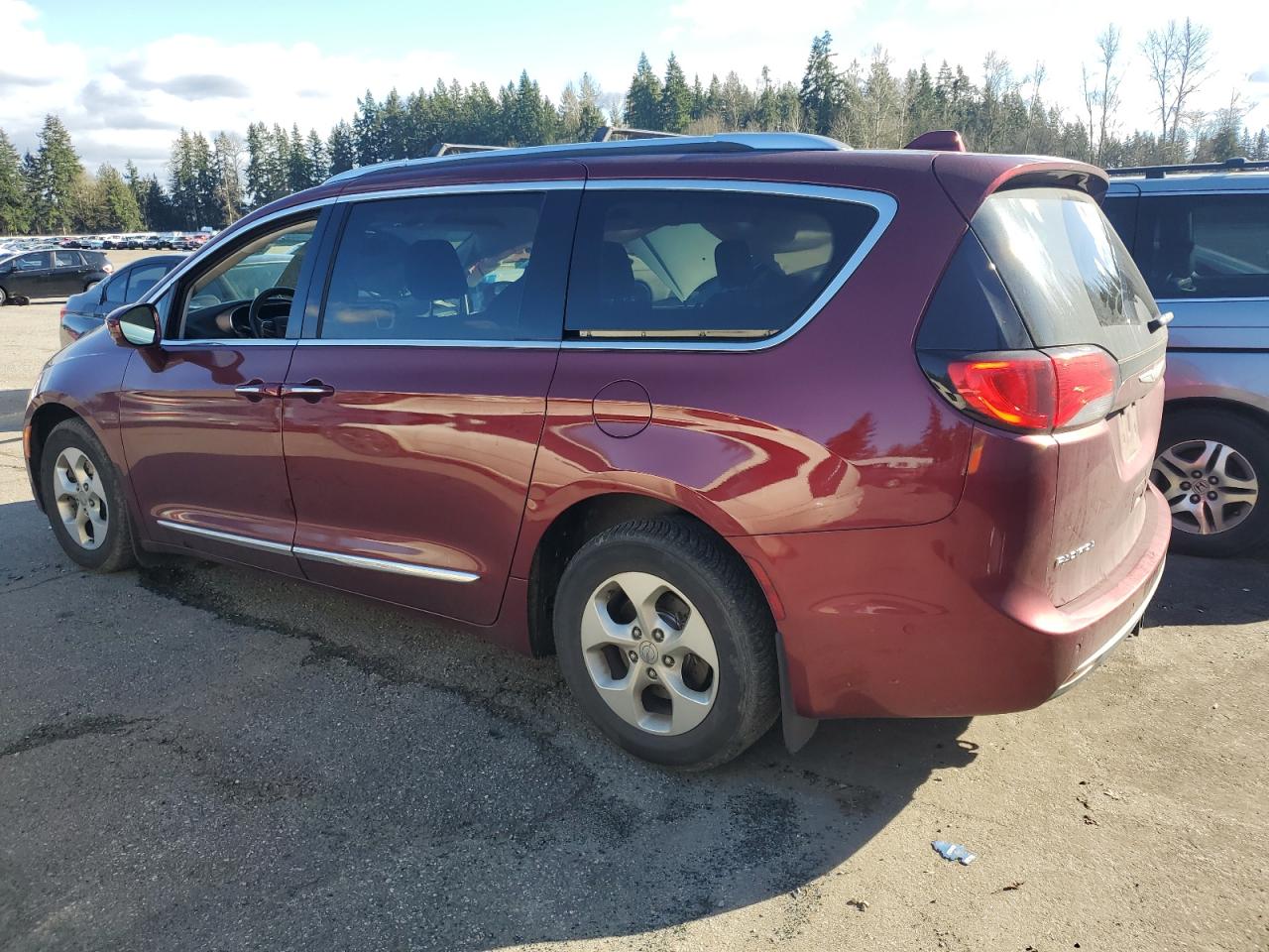 2017 Chrysler Pacifica - Image 2