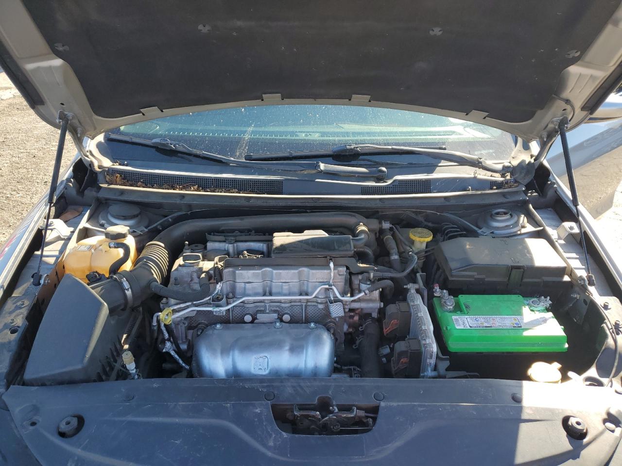 2016 Chrysler 200 - Image 13