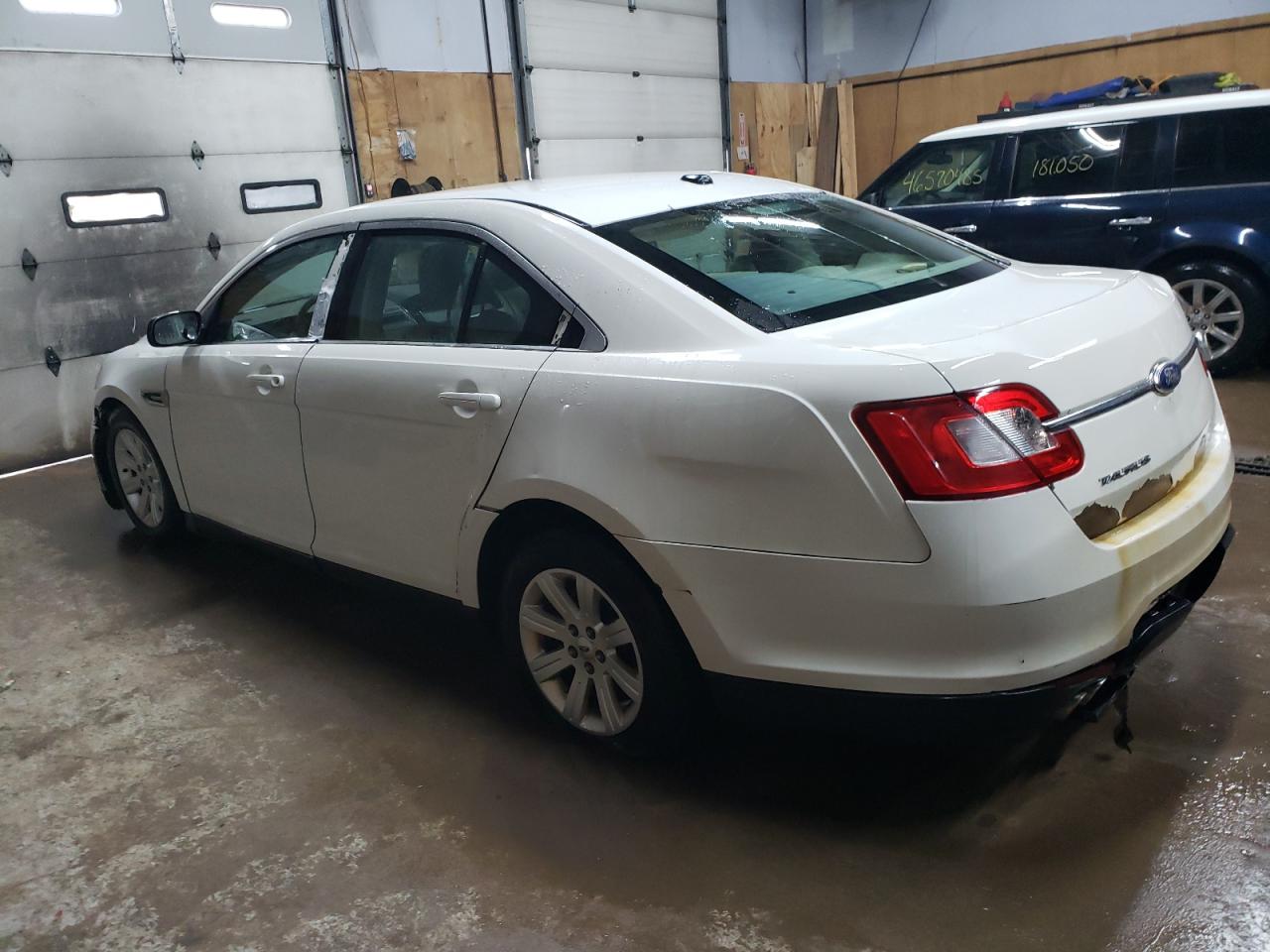 2011 Ford Taurus - Image 2