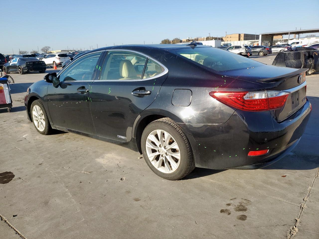 2014 Lexus ES - Image 2