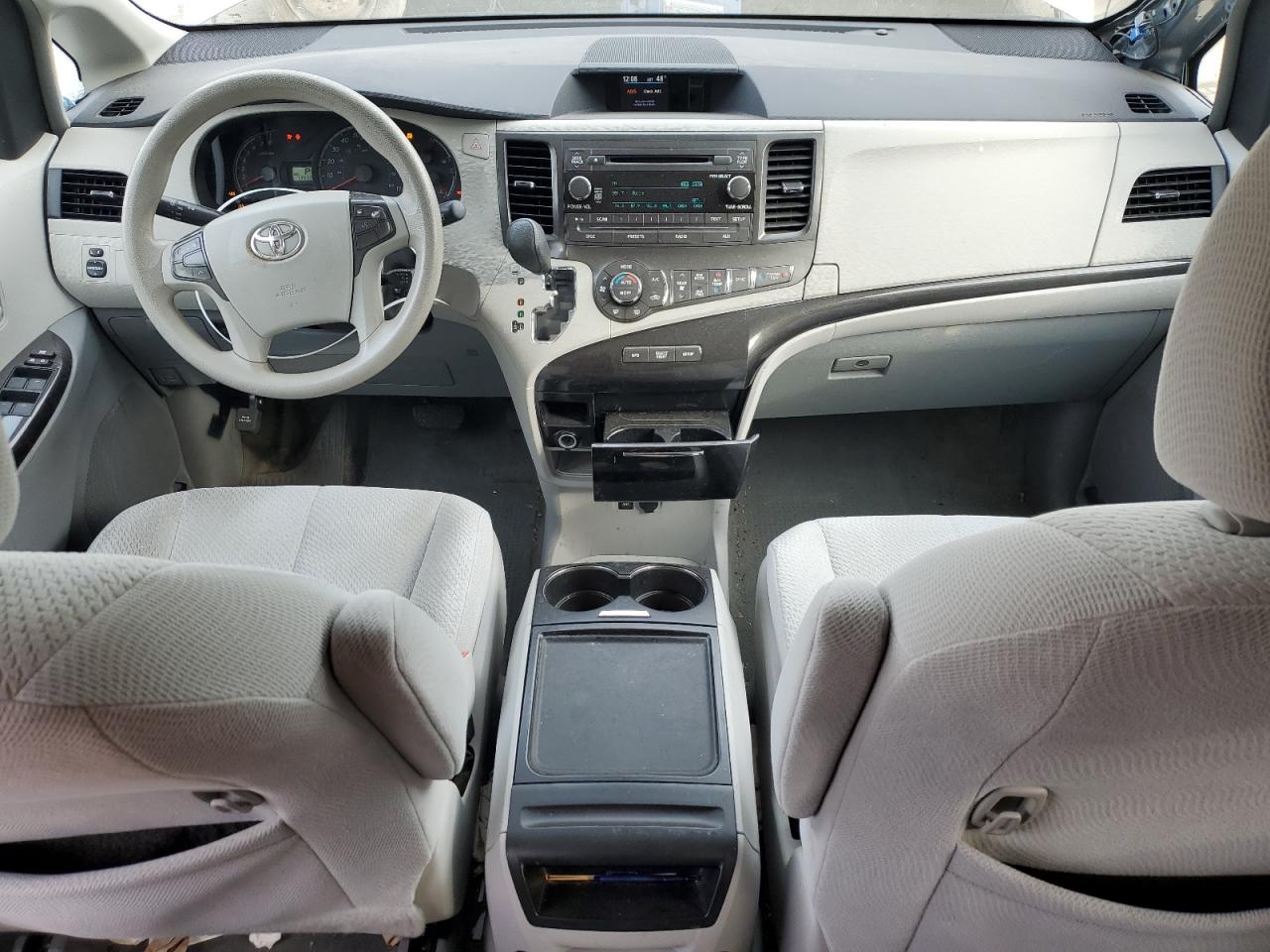 2014 Toyota Sienna - Image 8
