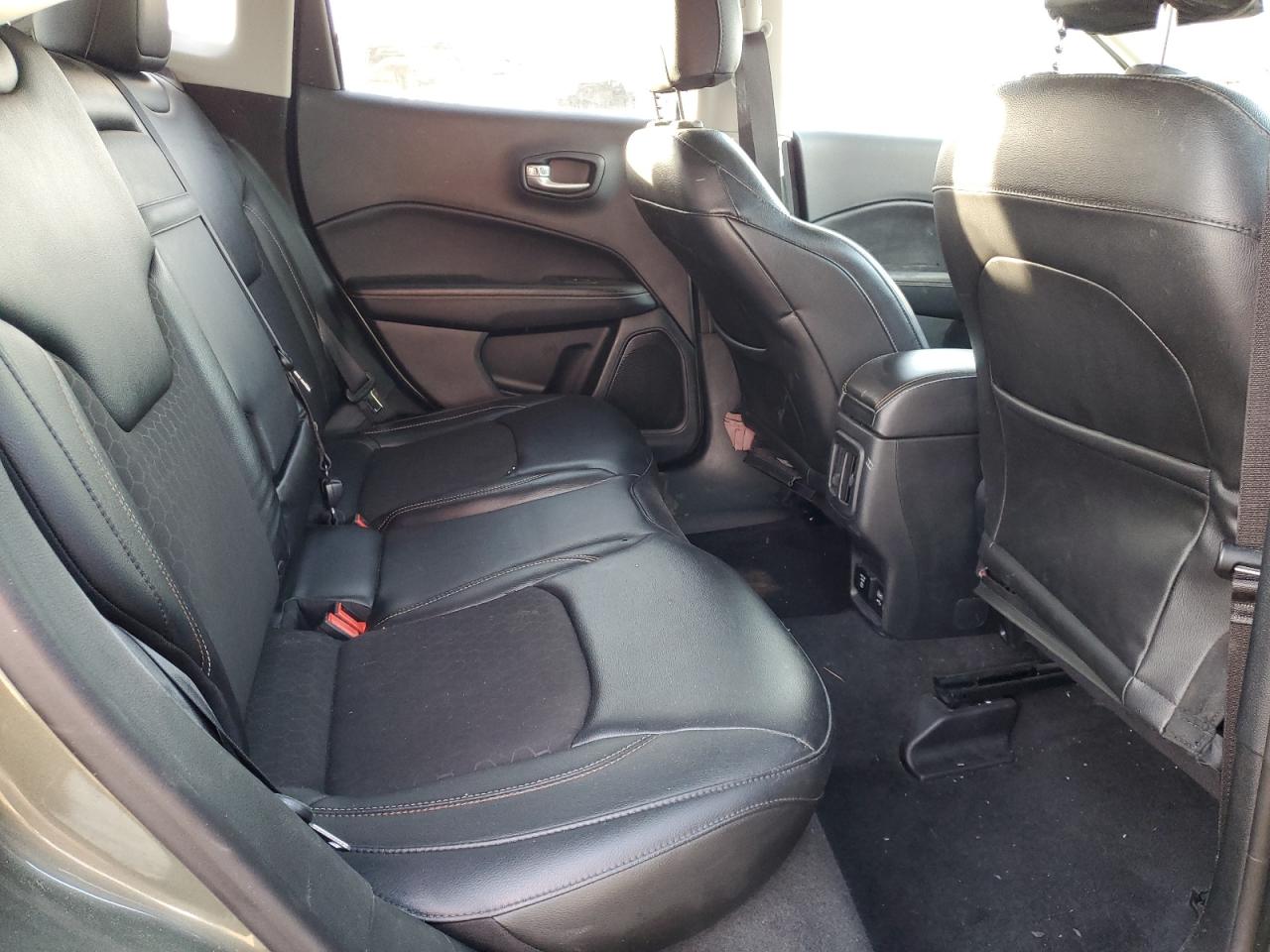 2018 Jeep Compass - Image 11