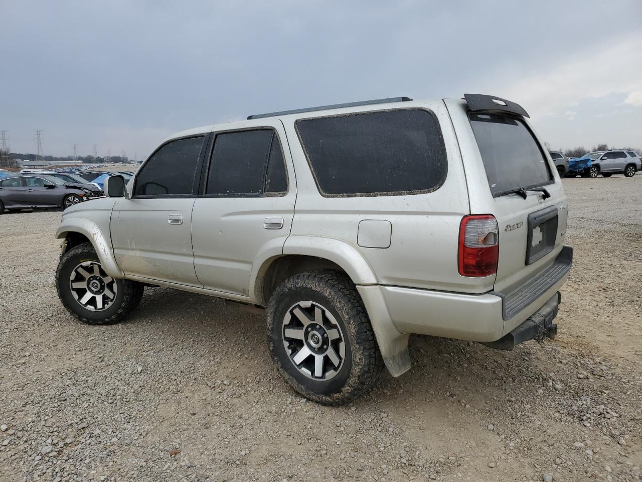 2000 Toyota 4Runner - Image 2