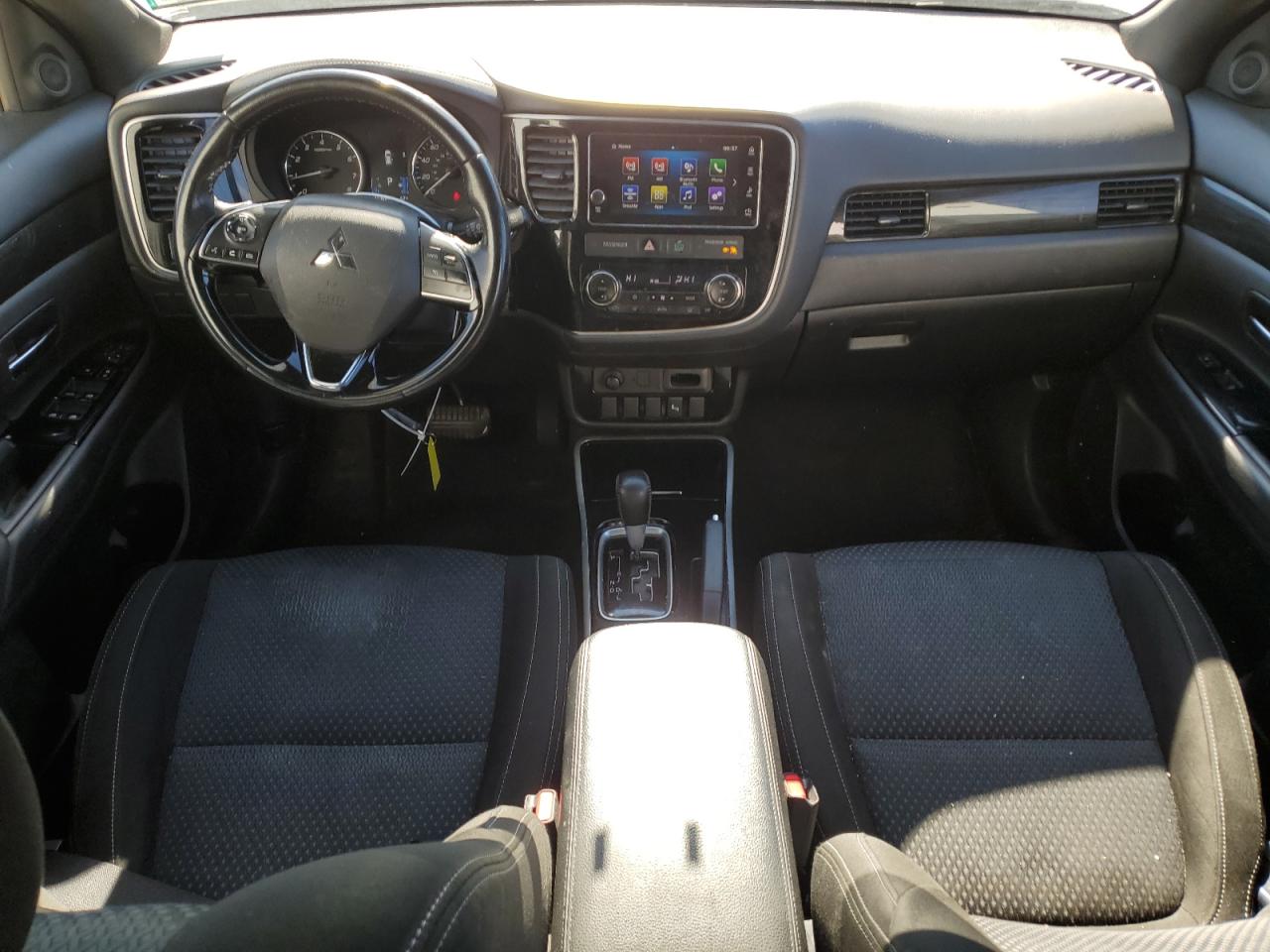 2018 Mitsubishi Outlander - Image 8