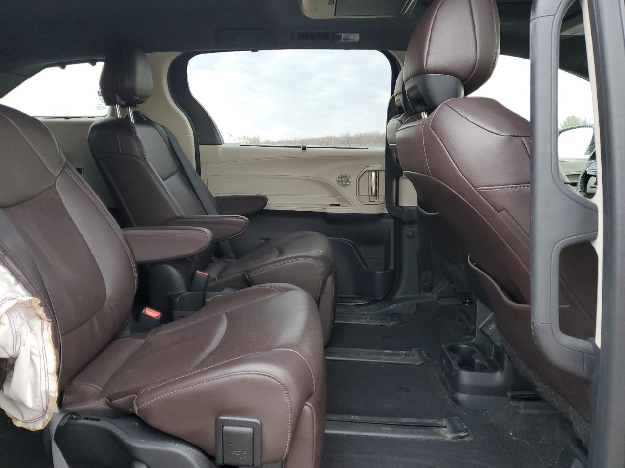 2023 Toyota Sienna - Image 12