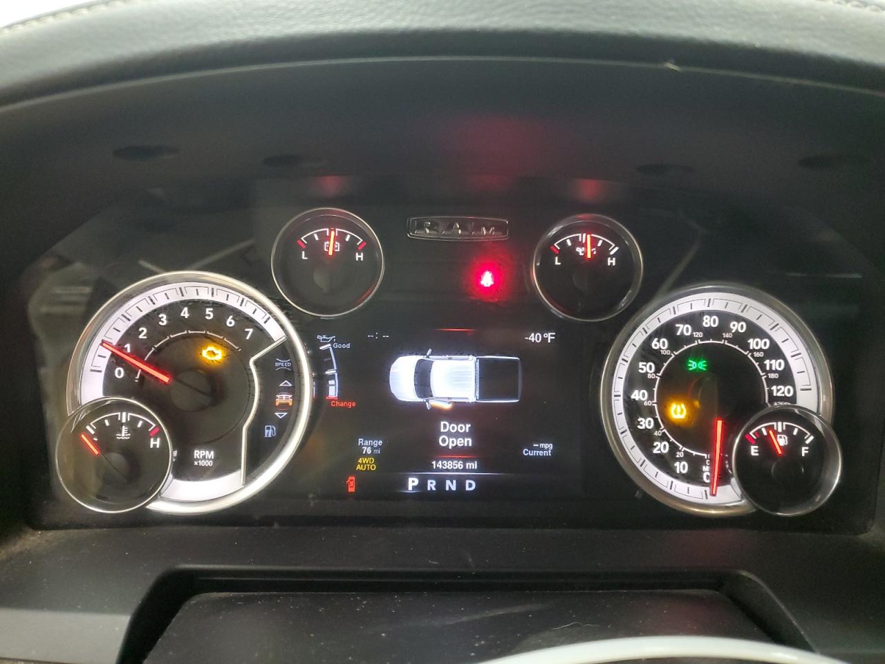 2016 RAM 1500 - Image 9