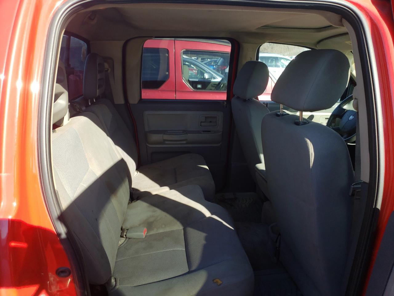 2006 Dodge Dakota - Image 10