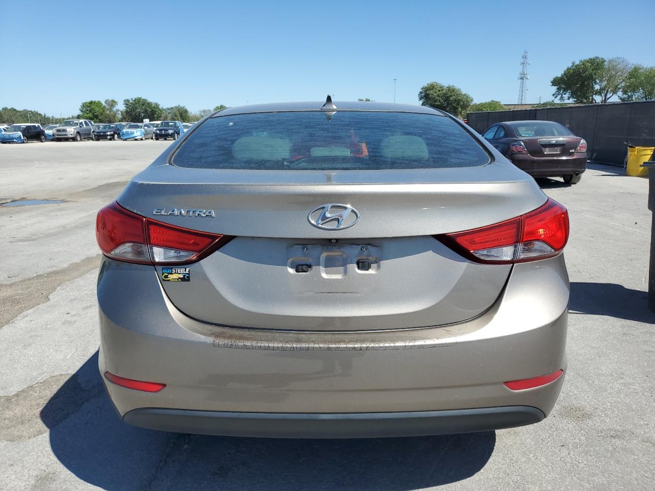 2015 Hyundai Elantra - Image 6