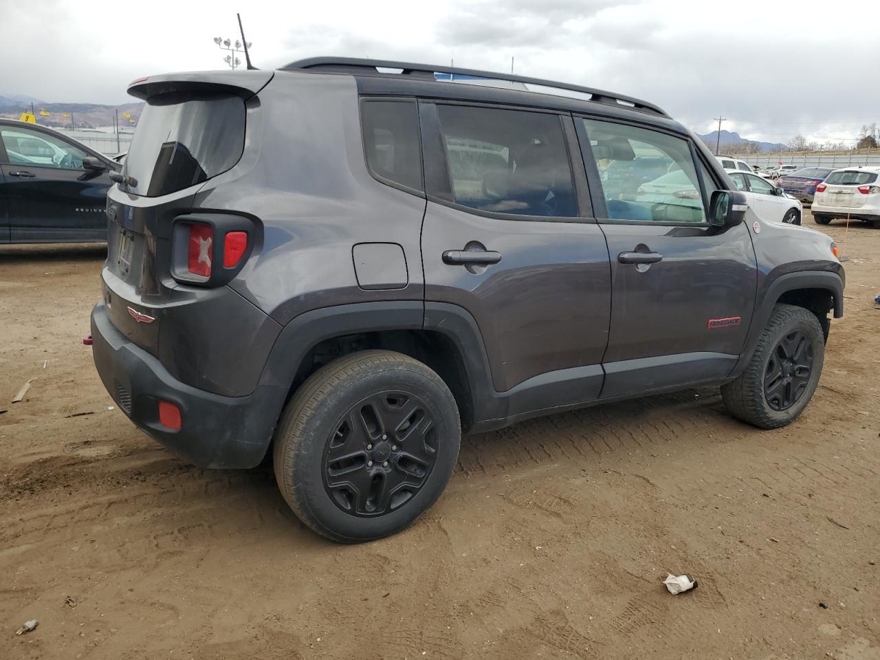 2018 Jeep Renegade - Image 3