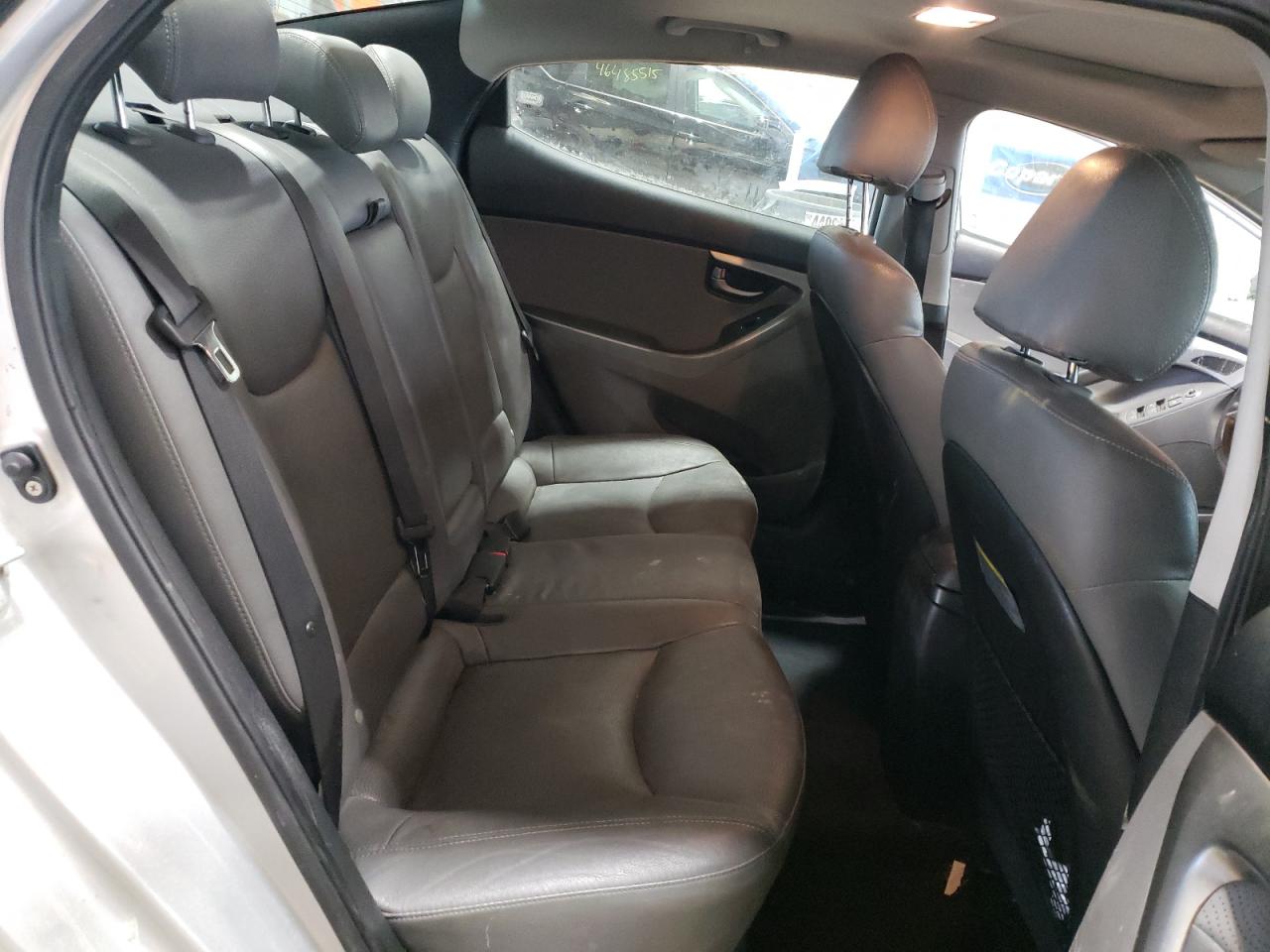 2012 Hyundai Elantra - Image 11