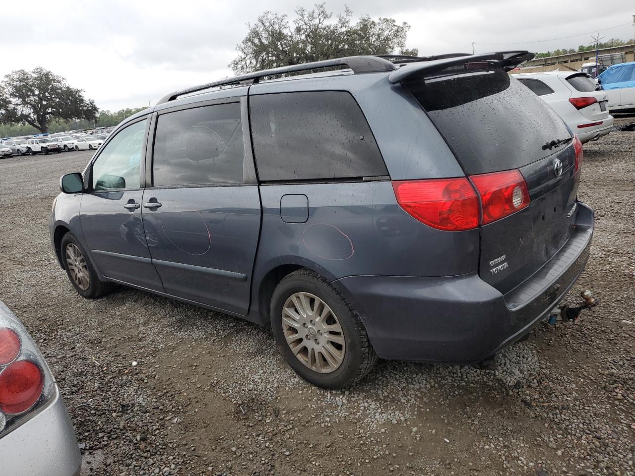 2007 Toyota Sienna - Image 2