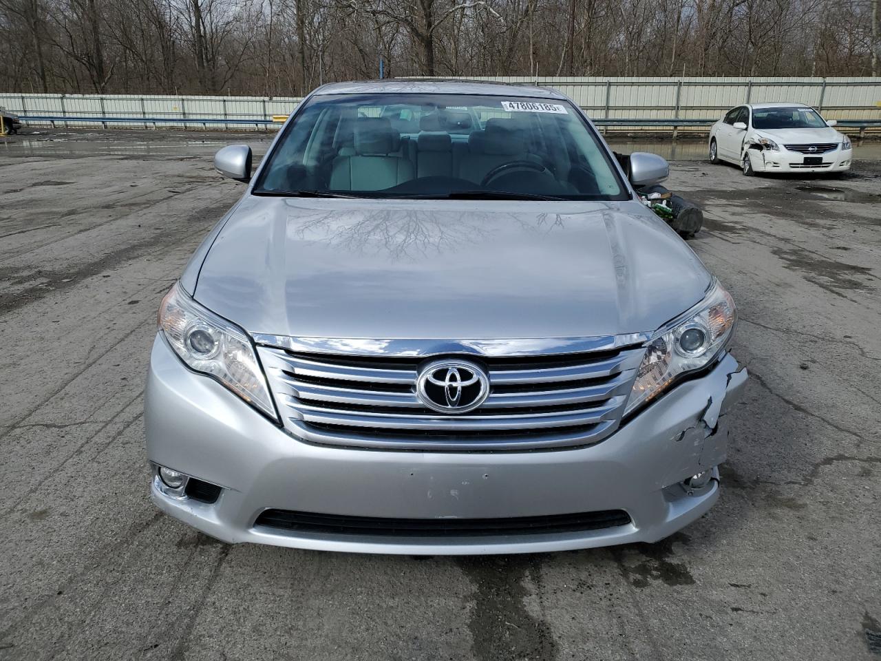 2011 Toyota Avalon - Image 5