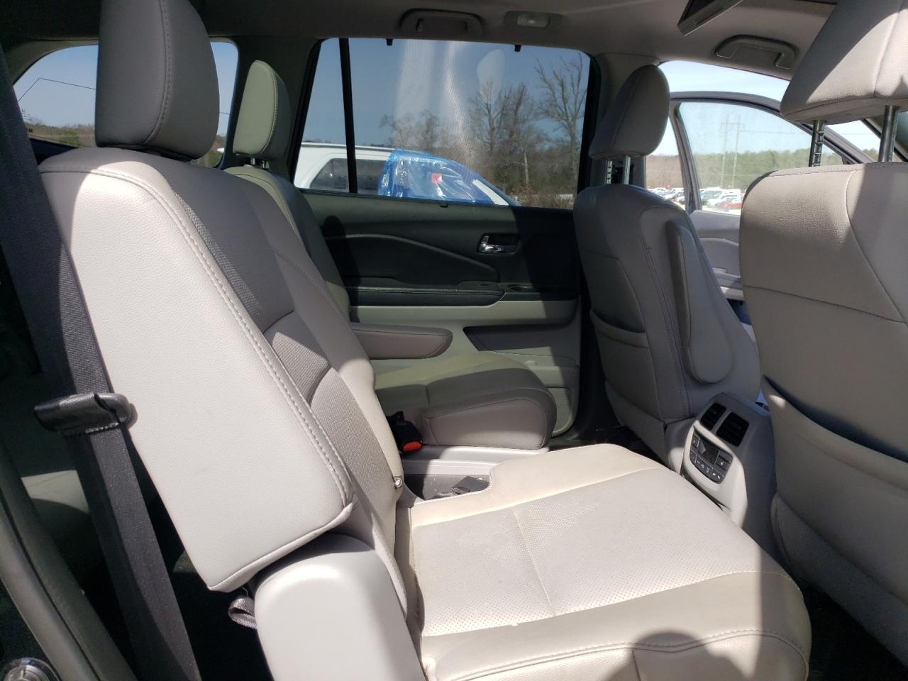 2017 Honda Pilot - Image 11