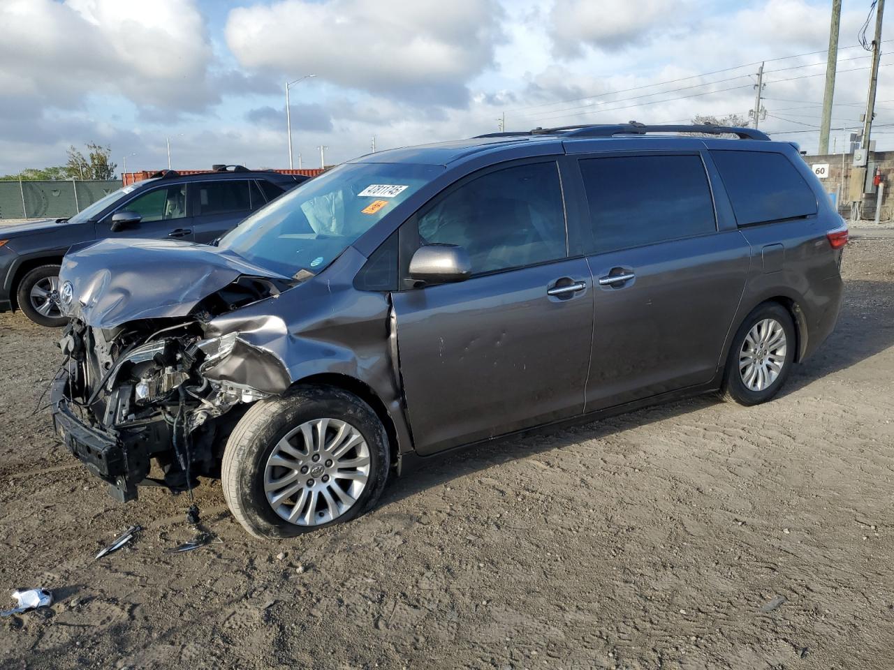 2016 Toyota Sienna - Image 1