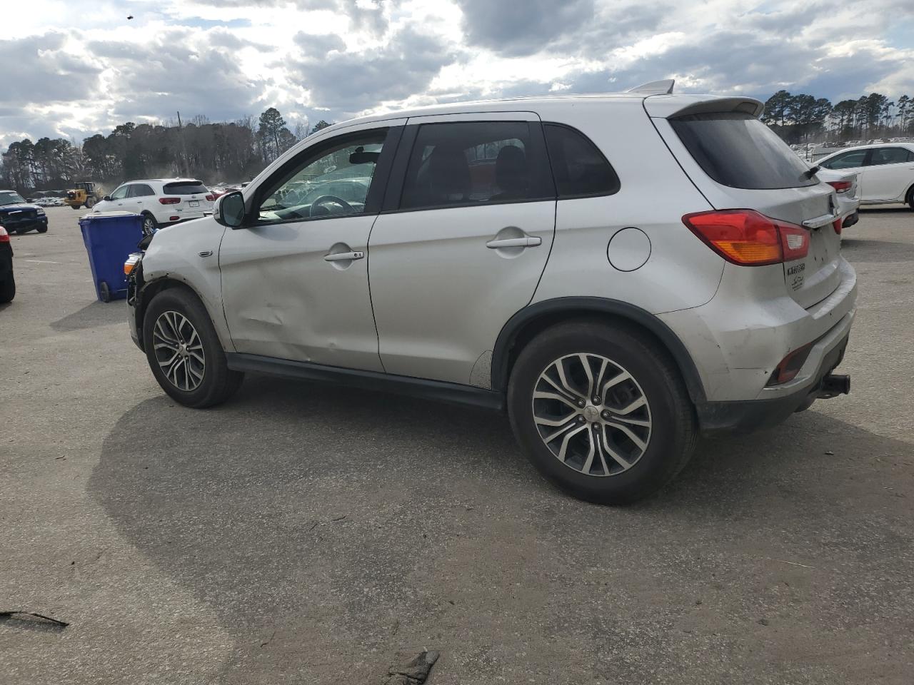 2018 Mitsubishi Outlander - Image 2