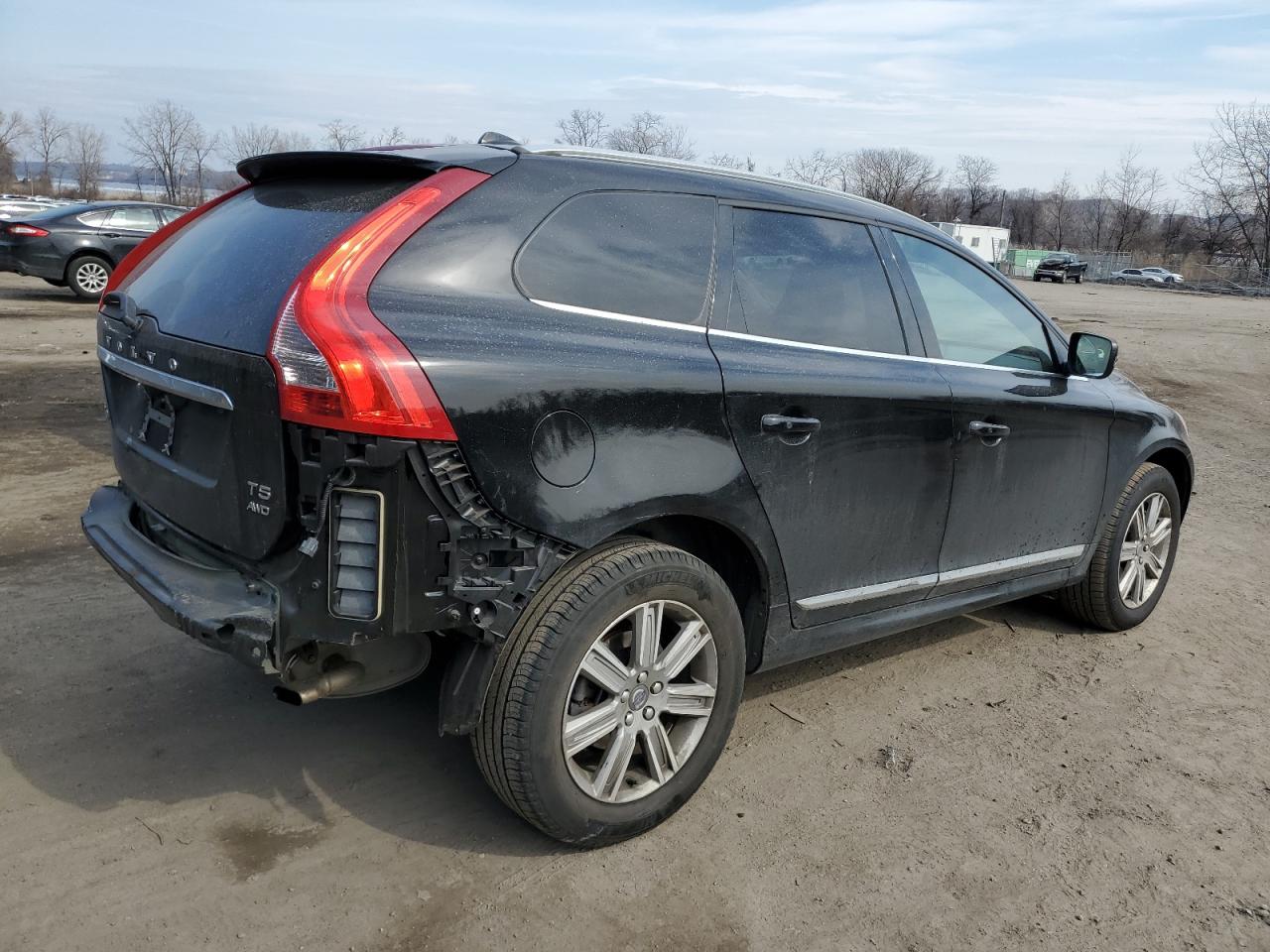 2016 Volvo XC60 - Image 3