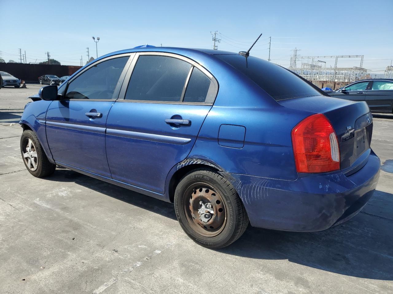 2011 Hyundai Accent - Image 2