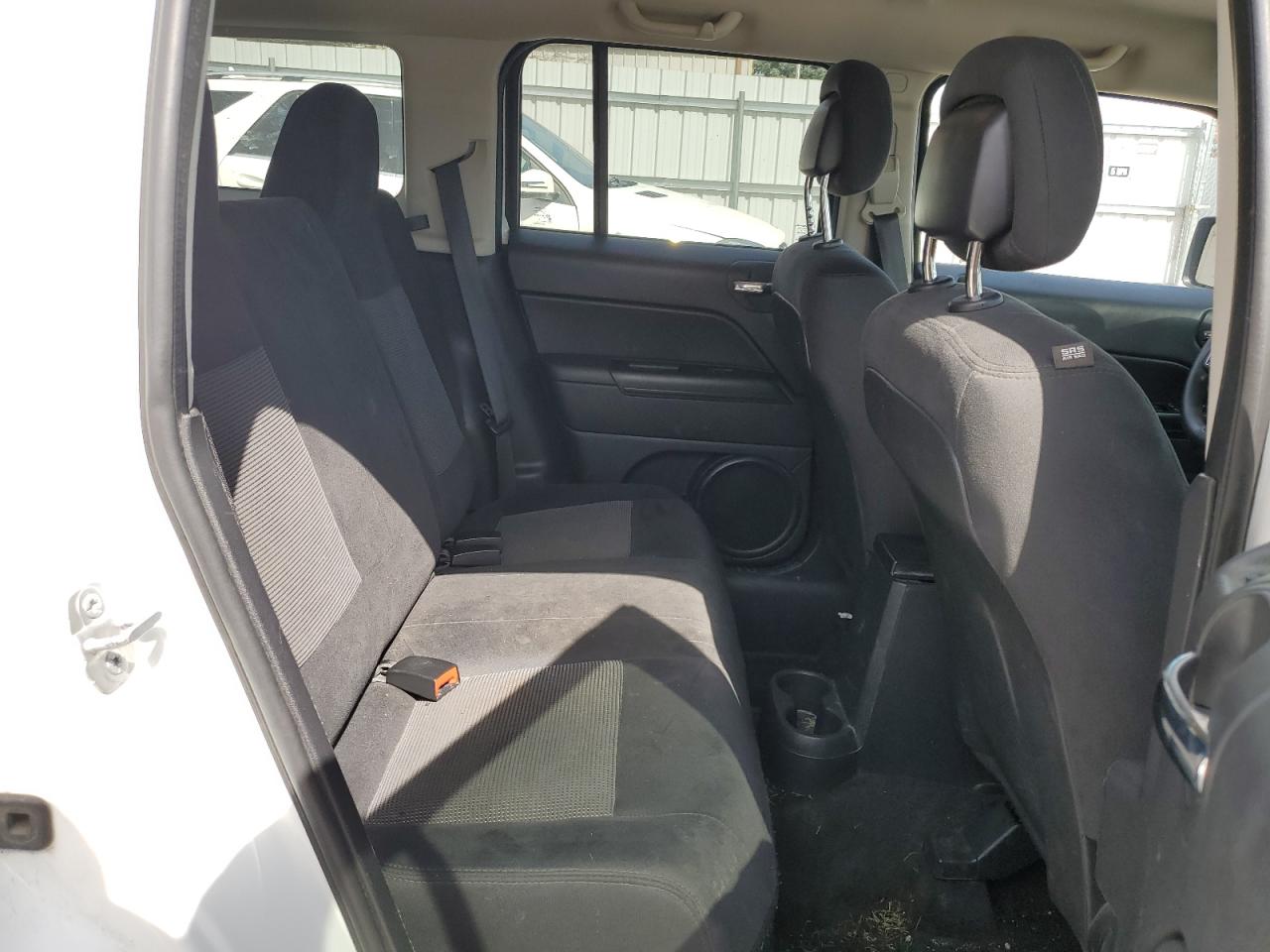 2014 Jeep Liberty (Patriot) - Image 11