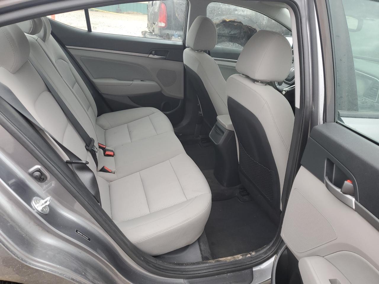 2018 Hyundai Elantra - Image 11