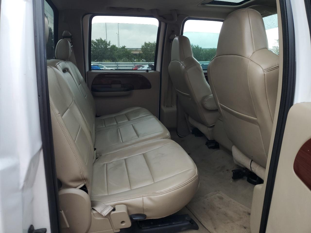 2006 Ford F350 - Image 11