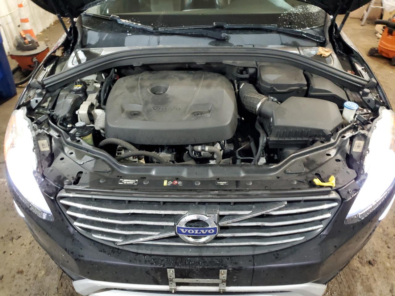 2017 Volvo XC60 - Image 12