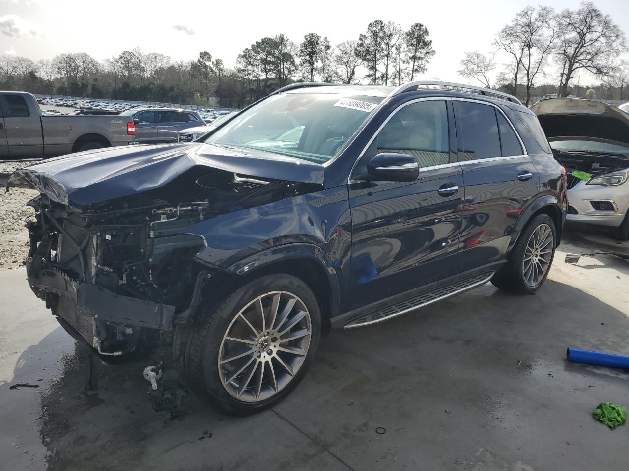 2022 Mercedes-Benz GLE - Image 1
