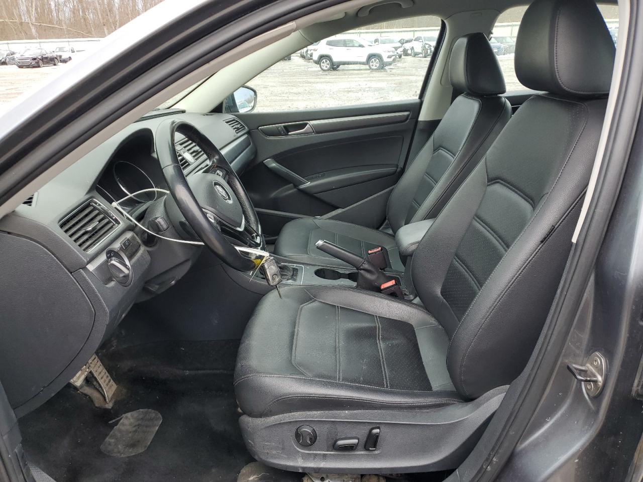2017 Volkswagen Passat - Image 7