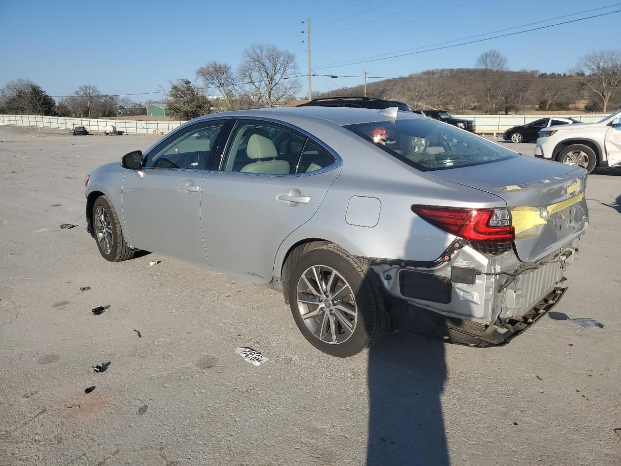 2016 Lexus ES - Image 2