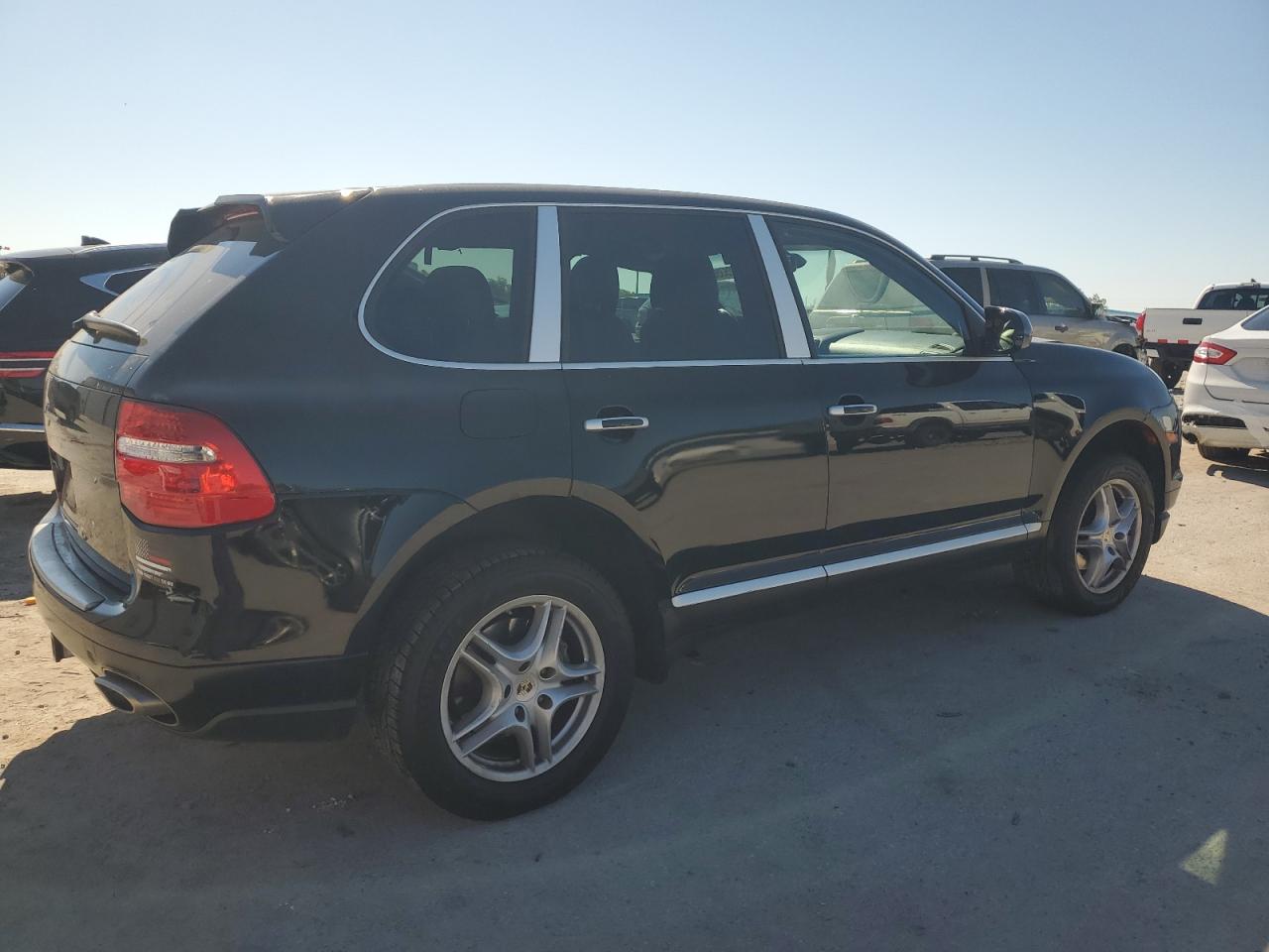 2010 Porsche Cayenne - Image 3
