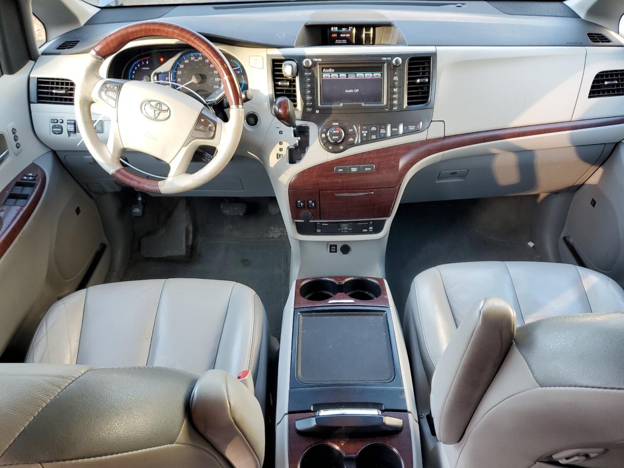 2013 Toyota Sienna - Image 8
