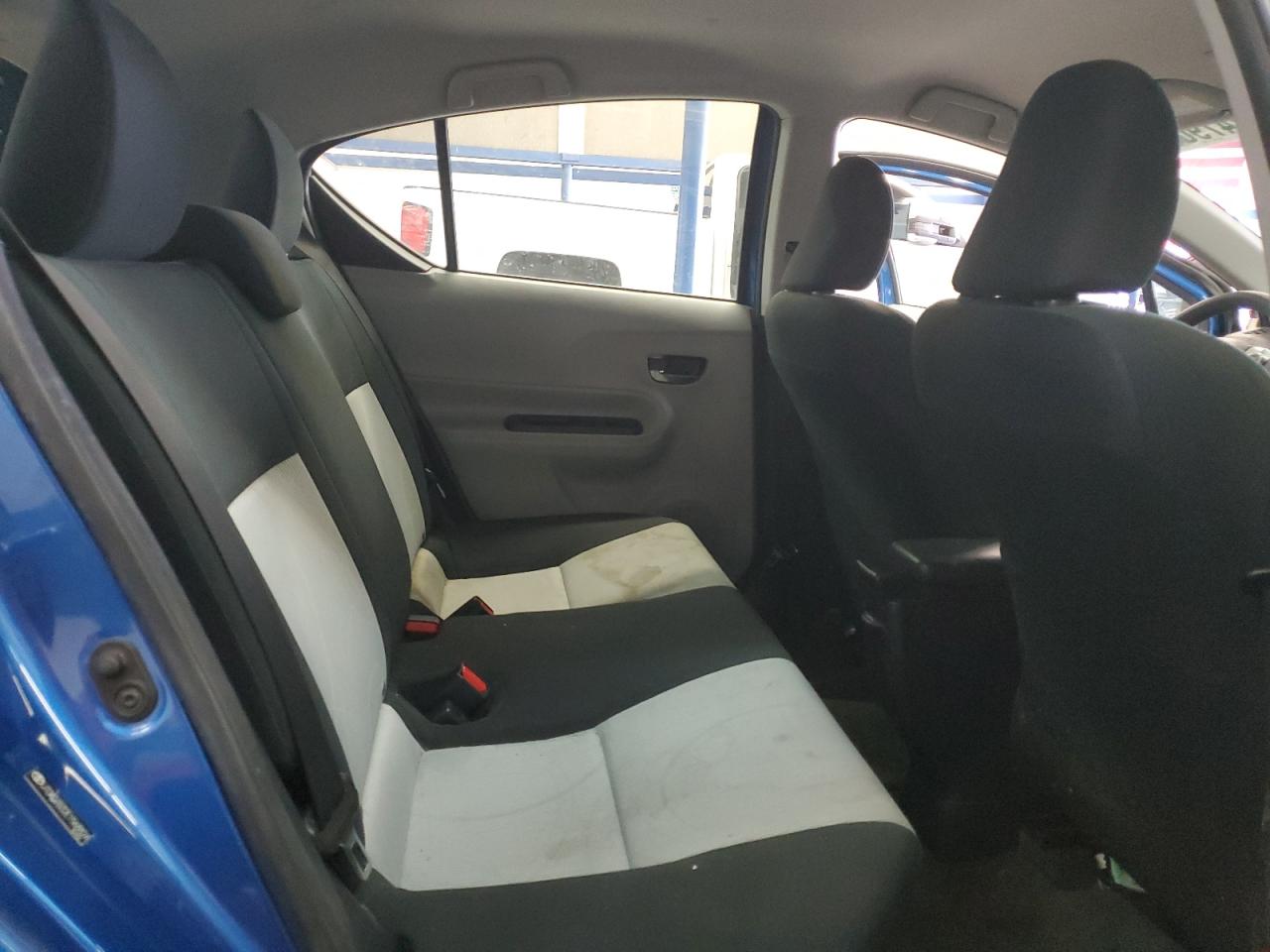 2014 Toyota Prius - Image 10