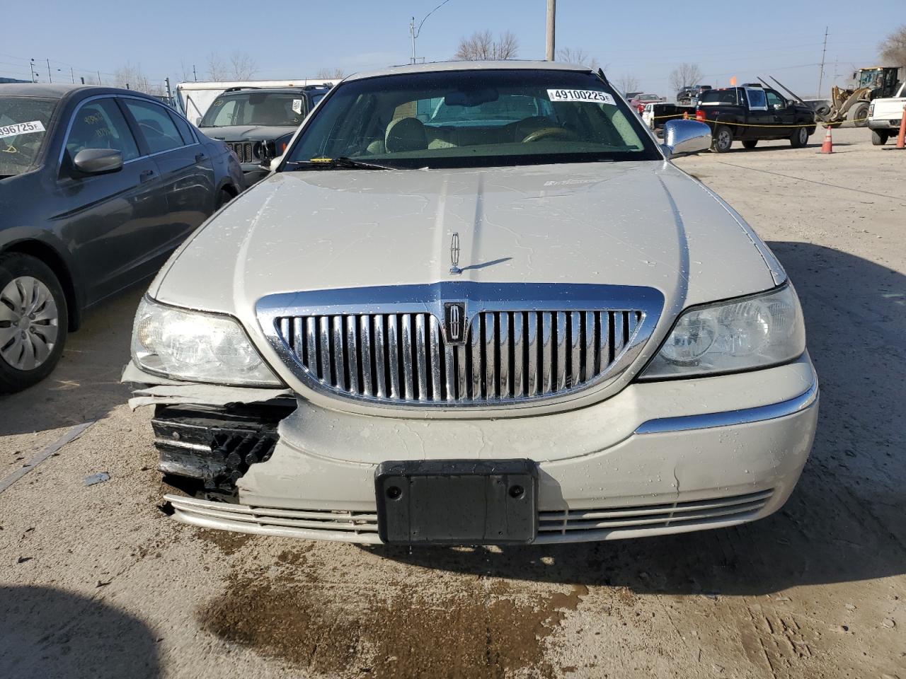 2004 Lincoln Town Car - Image 5