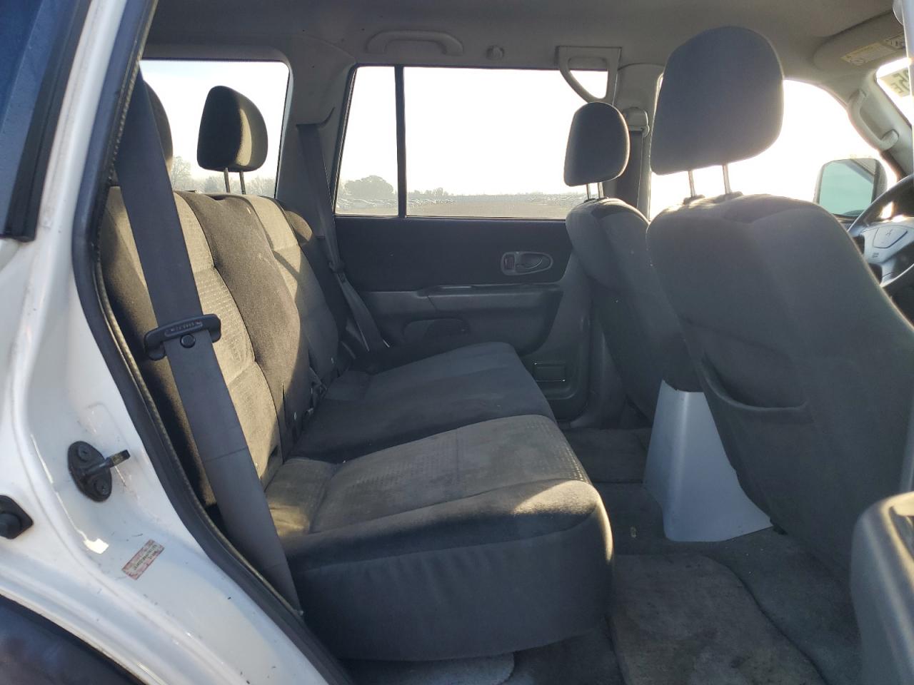 2004 Mitsubishi Montero - Image 11