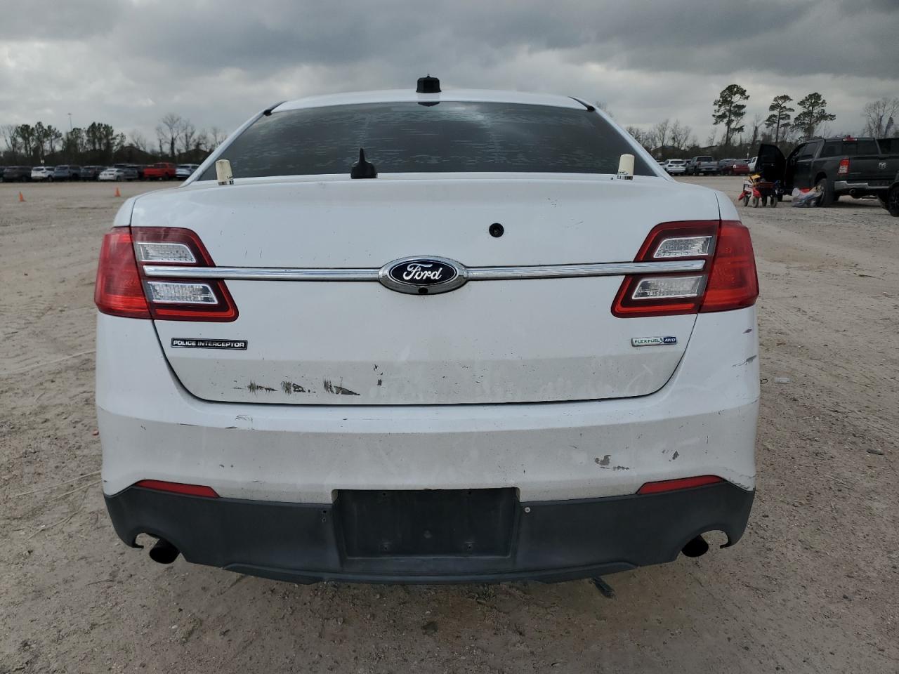 2015 Ford Taurus - Image 6