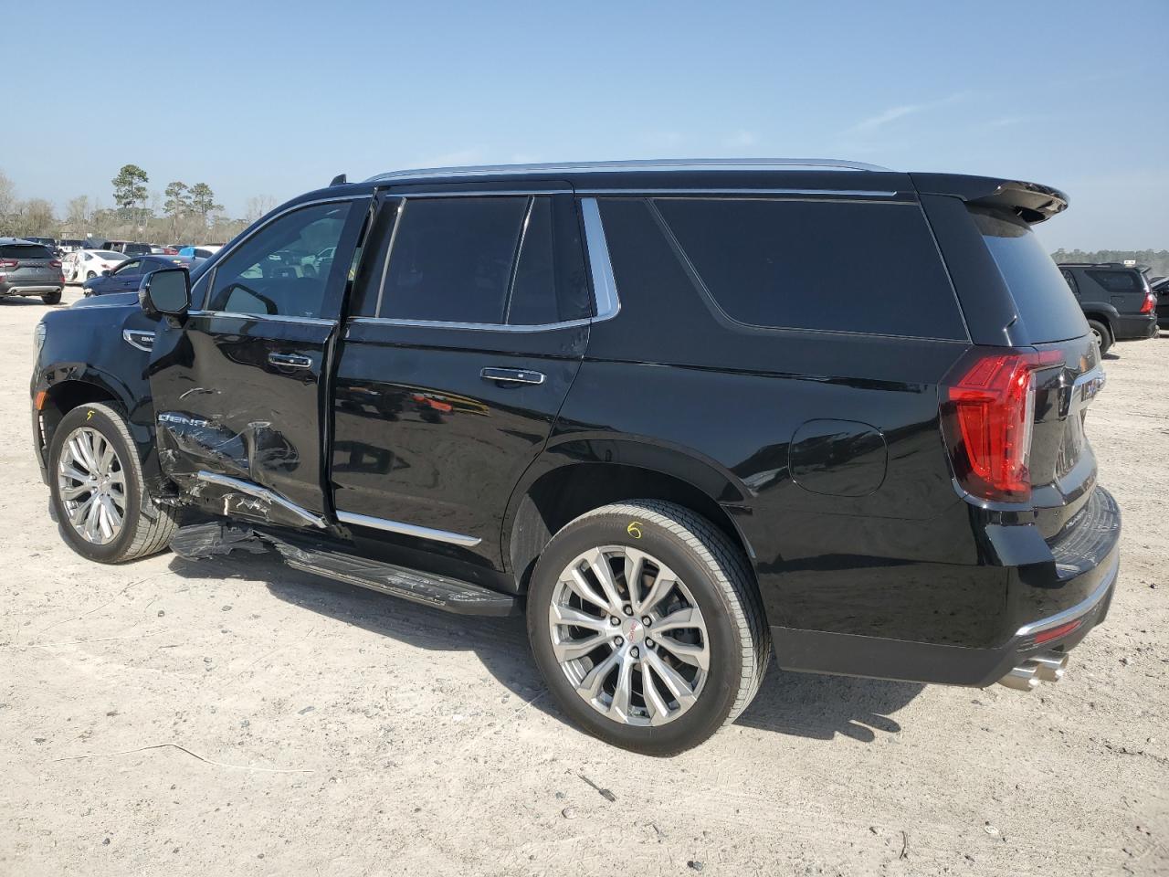 2022 GMC Yukon - Image 2