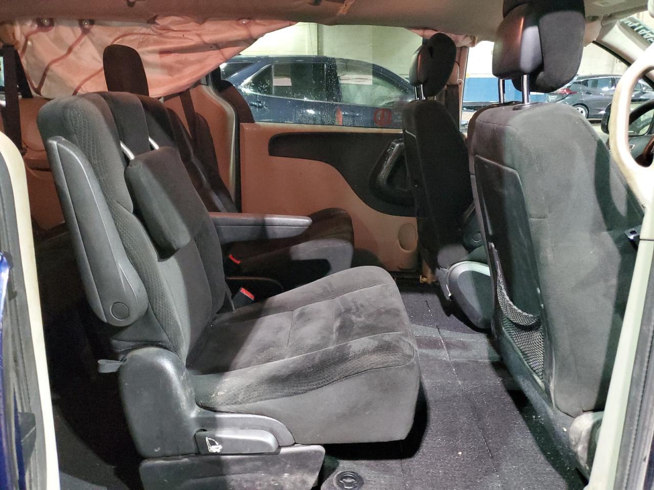 2016 Dodge Caravan - Image 11