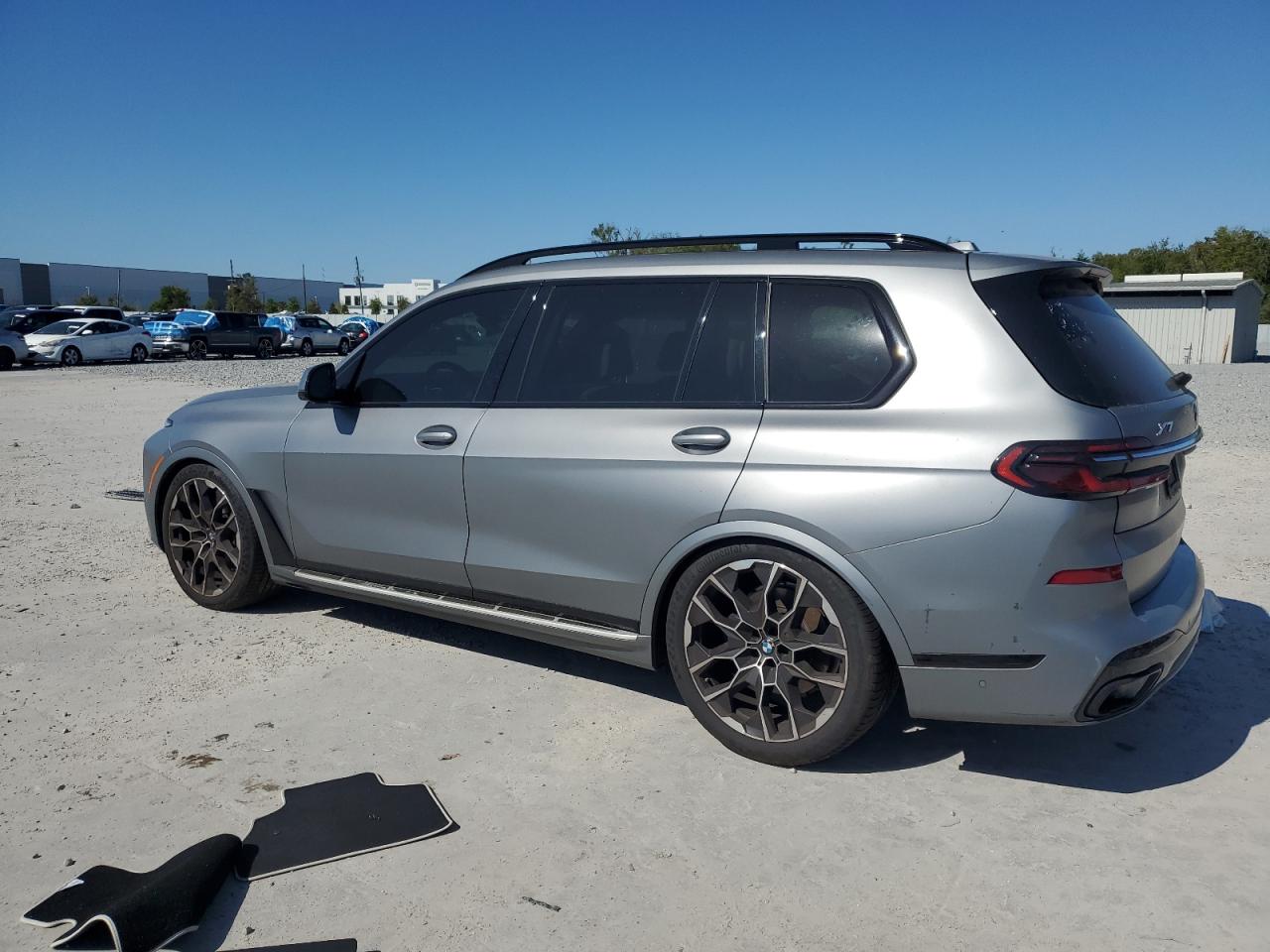2023 BMW X7 - Image 2