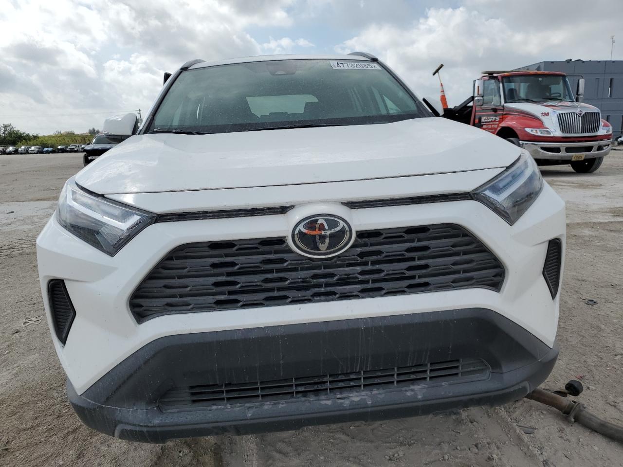 2024 Toyota RAV 4 - Image 5