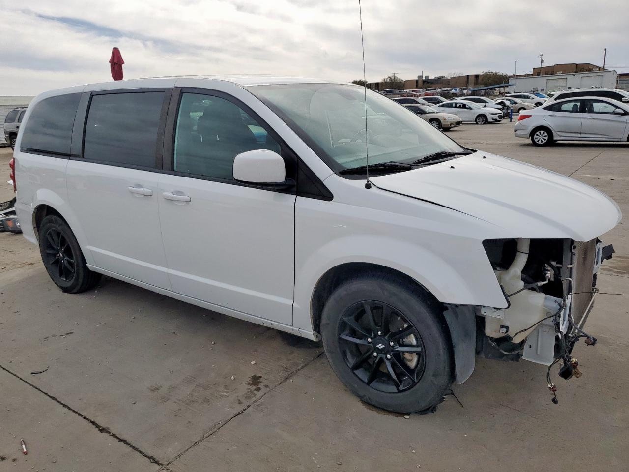 2019 Dodge Caravan - Image 4