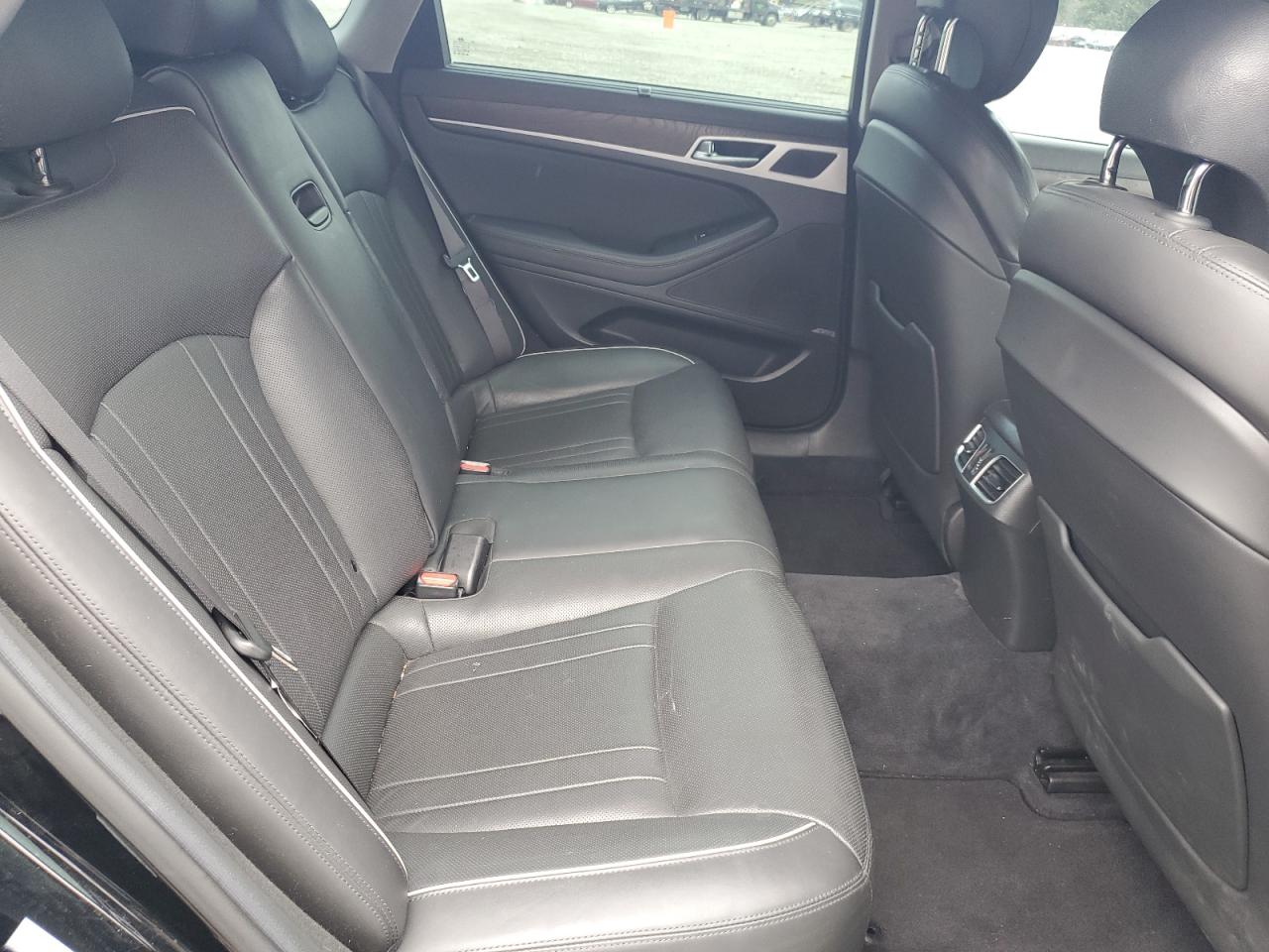 2016 Hyundai Genesis - Image 10