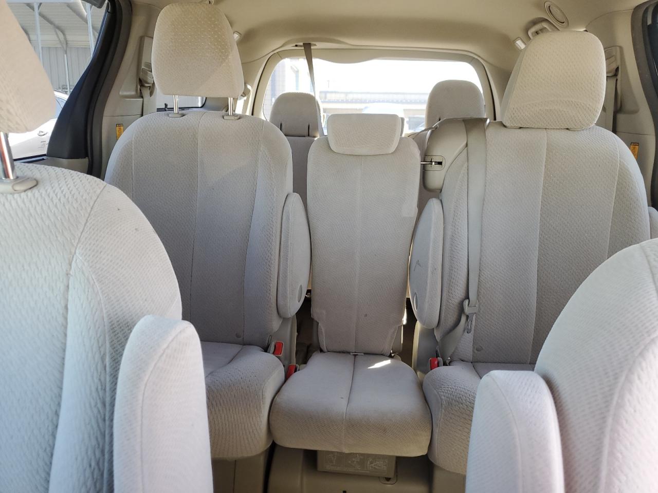 2013 Toyota Sienna - Image 10