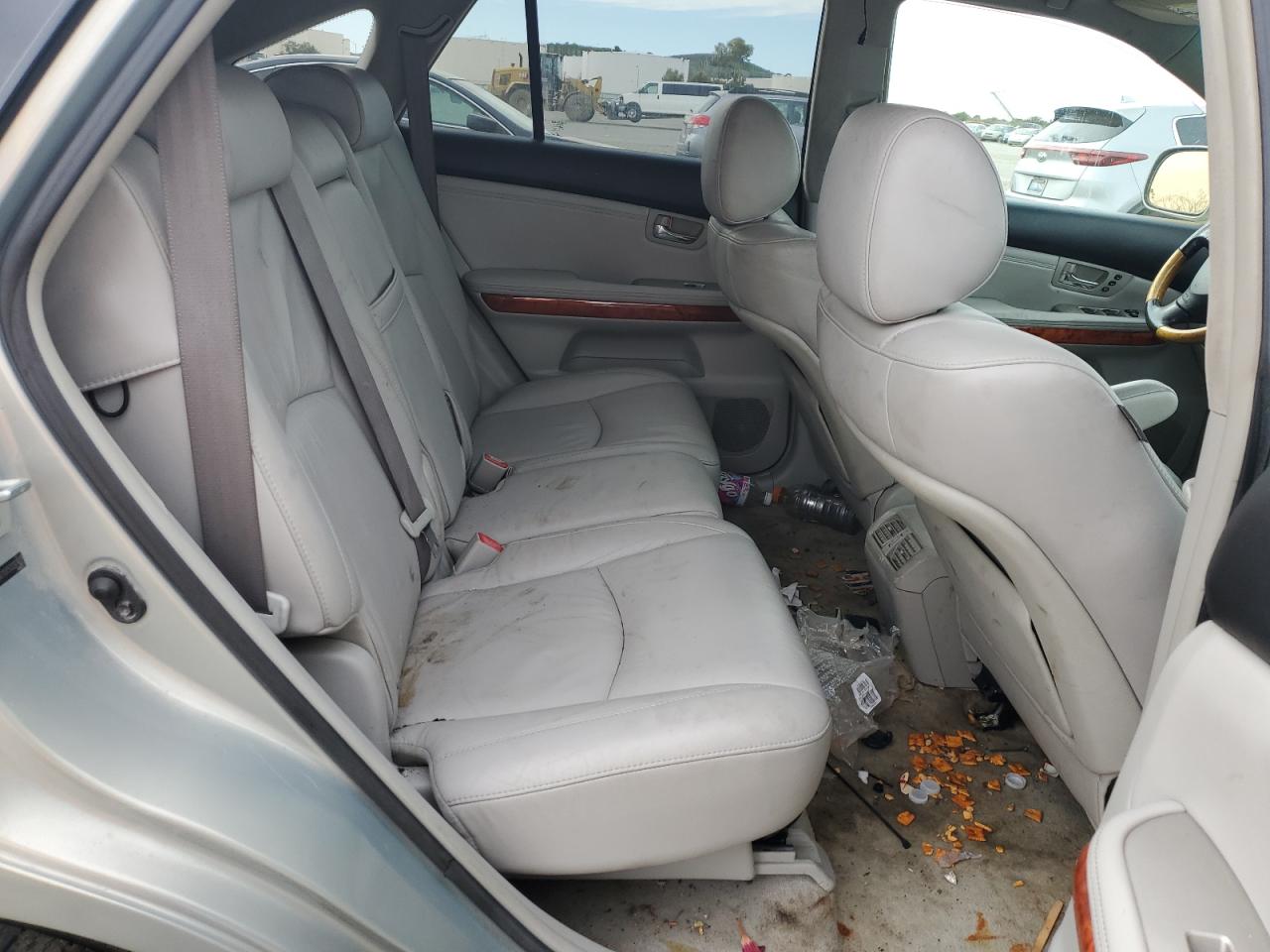 2005 Lexus RX - Image 11