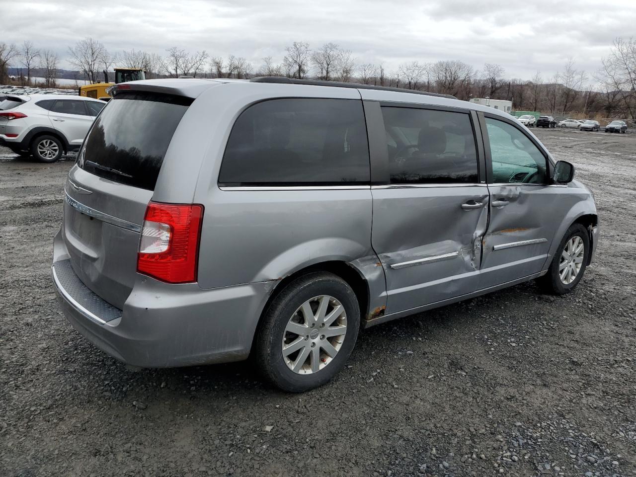 2013 Chrysler Town & Country - Image 3