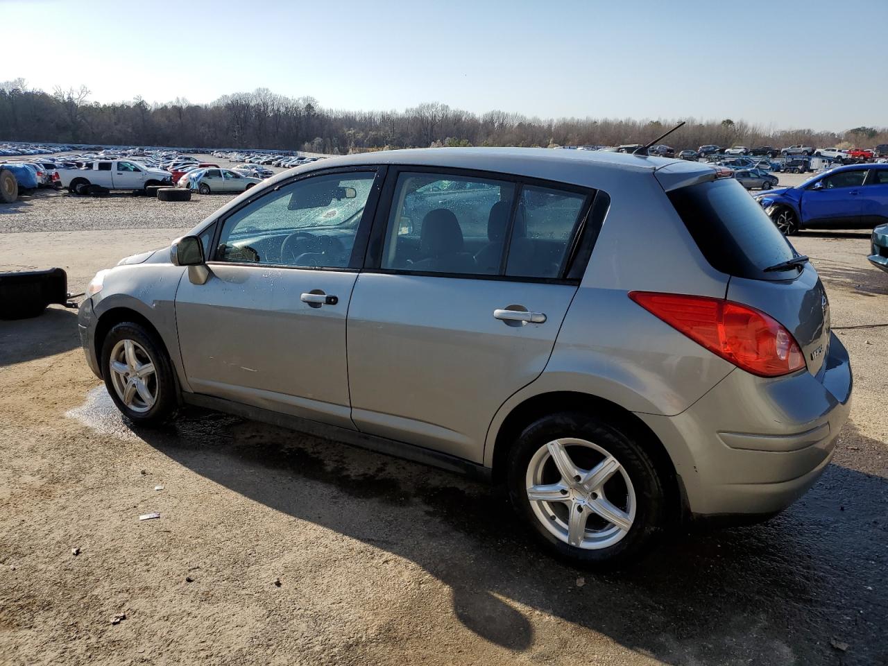 2009 Nissan Versa - Image 2
